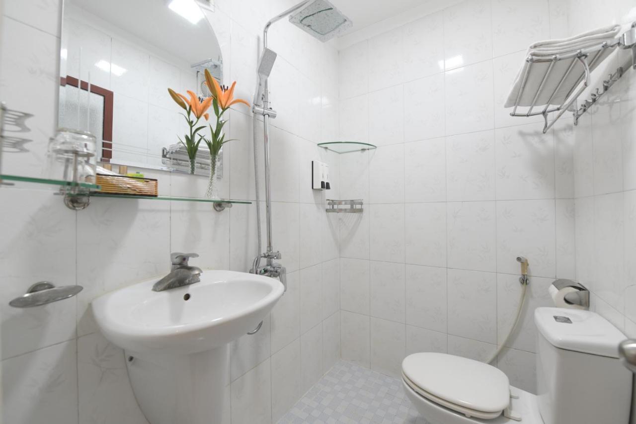 Holiday Lakeview Hotel Ханой Экстерьер фото